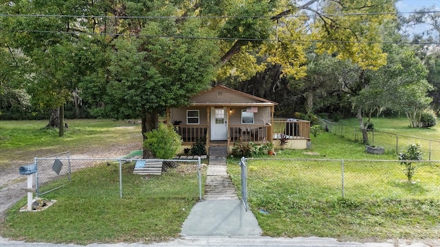 view of front facade featuring a front yard