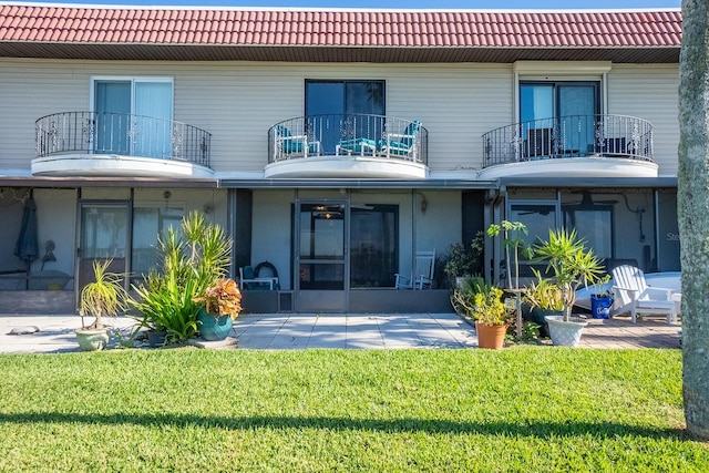 4 Ocean Palm Villa N, Flagler Beach, FL 32136 - rear view of house featuring a lawn, a sunroom, and a balcony