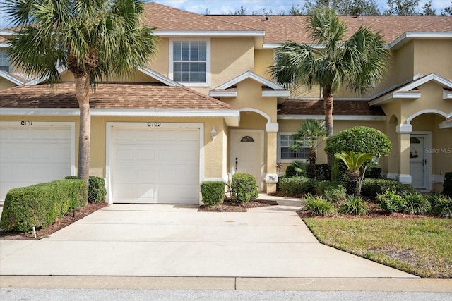 view of front facade with a garage