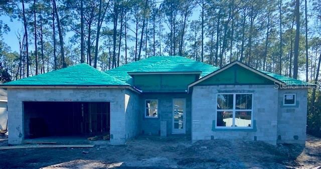 view of front of home with a garage