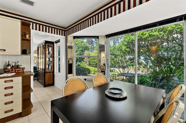 dining room with light tile patterned floors