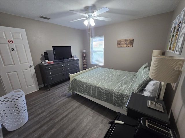 bedroom with ceiling fan