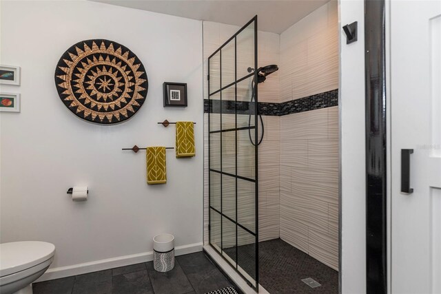 bathroom featuring a tile shower, toilet, and tile patterned floors