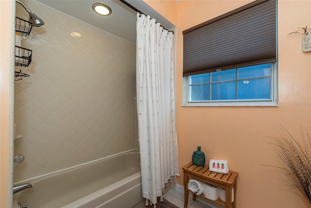 bathroom featuring shower / tub combo