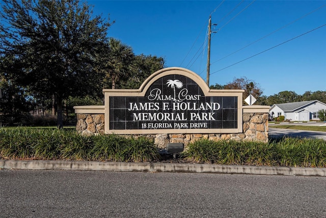 view of community / neighborhood sign