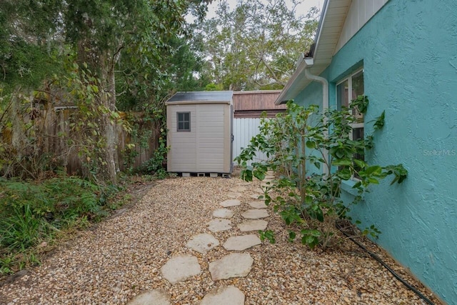 view of yard with a storage unit