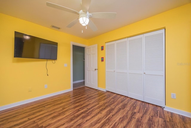 unfurnished bedroom with hardwood / wood-style floors, ceiling fan, and a closet