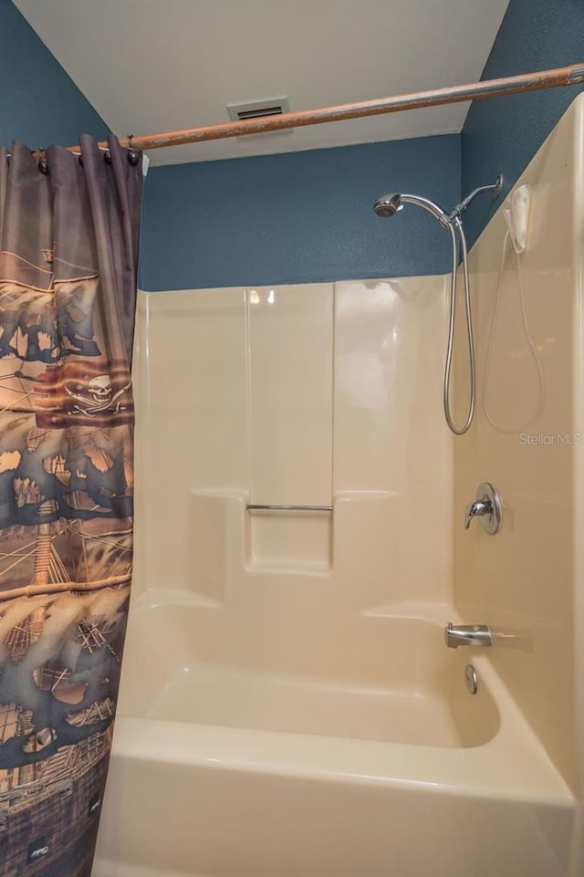 bathroom with shower / bath combo