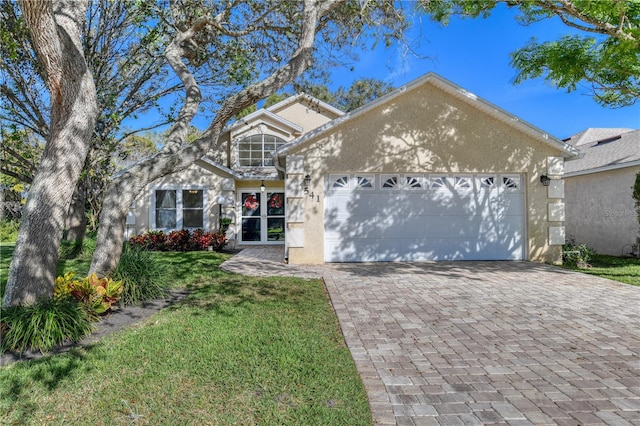 view of front of house featuring a garage and a front yard