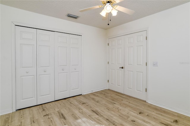 unfurnished bedroom with ceiling fan, a textured ceiling, and light hardwood / wood-style flooring