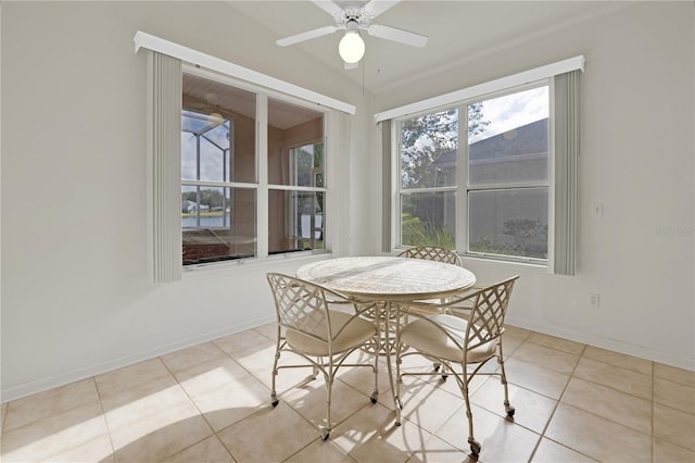 sunroom with ceiling fan