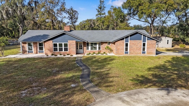 single story home featuring a front yard