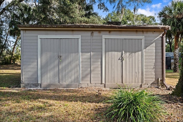 view of outdoor structure with a yard