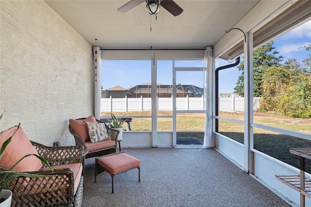 sunroom with ceiling fan