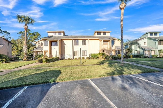 view of front of home featuring a front lawn