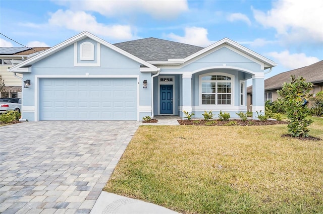 view of front of house featuring a front yard and a garage