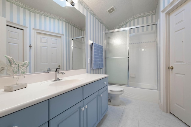 67 Island Estates Pkwy, Palm Coast, FL 32137 - full bath featuring lofted ceiling, vanity, toilet, bath / shower combo with glass door, and wallpapered walls
