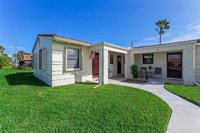 view of front of home with a front yard