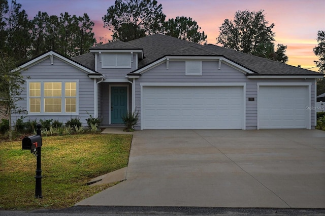 view of front of house featuring a yard and a garage