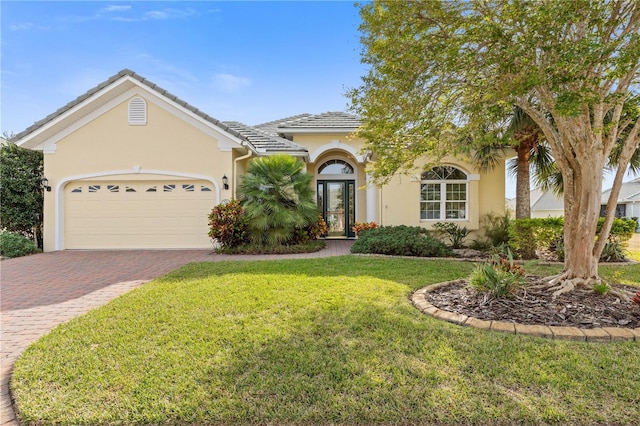 view of front facade featuring a garage and a front lawn