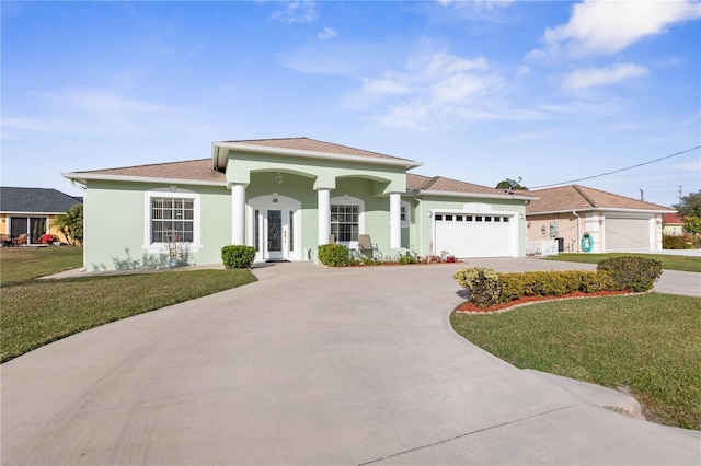 view of front facade featuring a front lawn and a garage