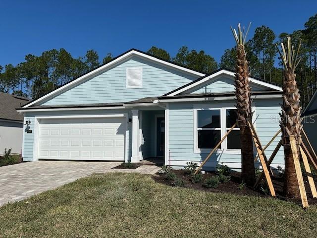 view of front of house featuring a garage and a front yard