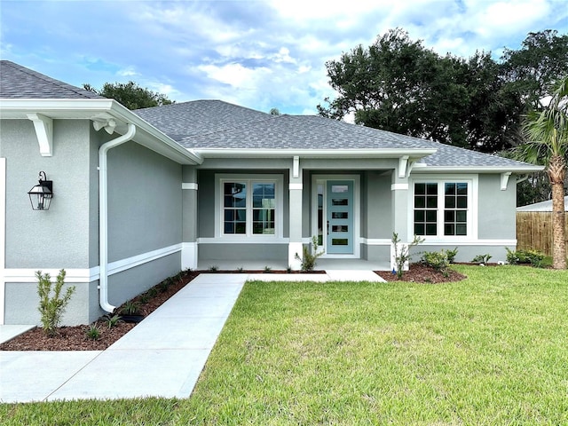 view of front facade featuring a front lawn