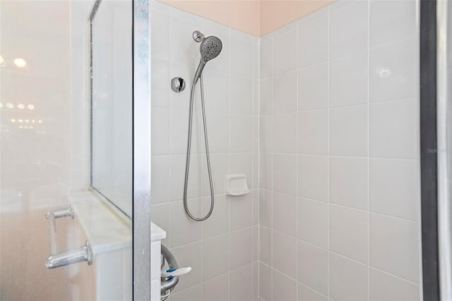 bathroom with a tile shower