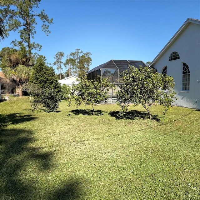 view of yard with a lanai