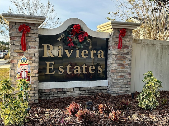 view of community / neighborhood sign