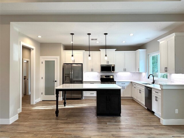 6 Lake Pl, Palm Coast, FL 32137 - kitchen featuring appliances with stainless steel finishes, a sink, a kitchen island, light countertops, and recessed lighting