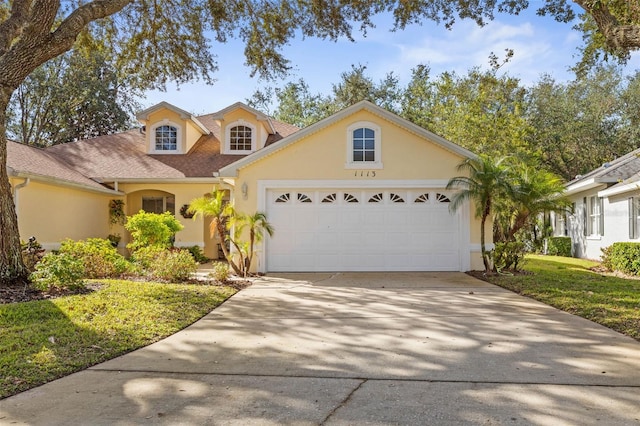 view of front of house featuring a garage and a front yard