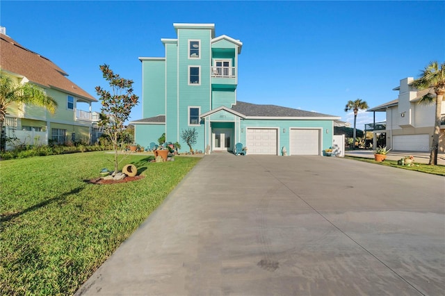 view of front of property featuring a balcony and a front yard