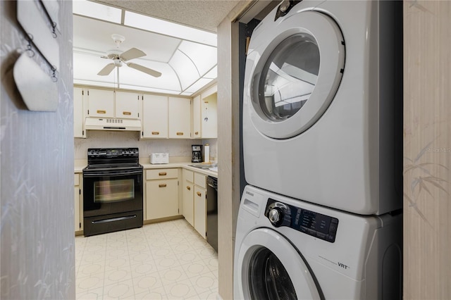 laundry room featuring stacked washing maching and dryer and ceiling fan