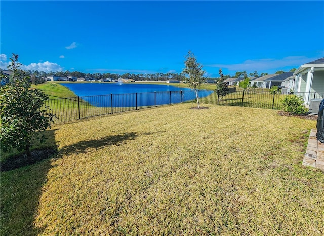 view of yard featuring a water view