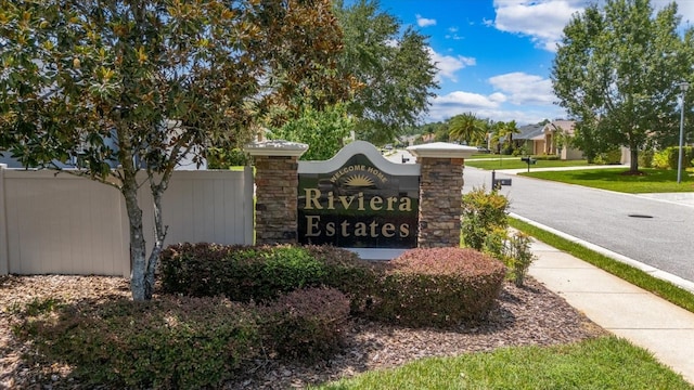 view of community / neighborhood sign