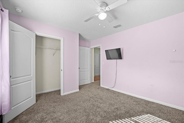 unfurnished bedroom with carpet flooring, ceiling fan, and a closet