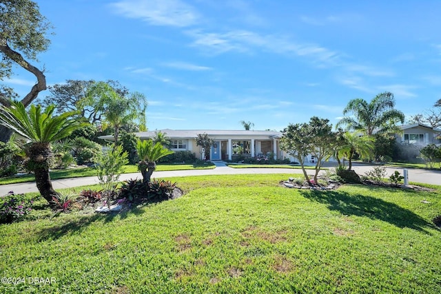 view of front facade with a front lawn