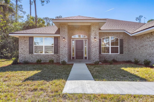 view of front facade with a front yard