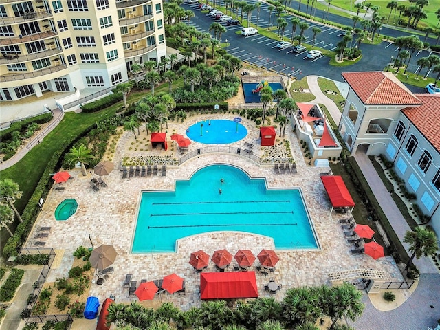 view of swimming pool