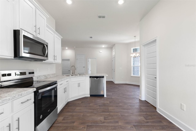 10 Zinc Pl, Palm Coast, FL 32164 - kitchen with stainless steel appliances, a sink, a peninsula, baseboards, and white cabinets