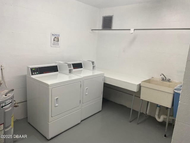 laundry room with washing machine and clothes dryer