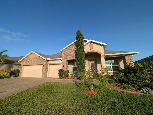 view of front facade featuring a garage