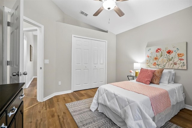 bedroom with ceiling fan, a closet, lofted ceiling, and light hardwood / wood-style flooring