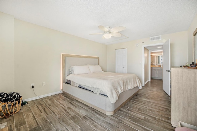 bedroom featuring ceiling fan, a closet, and a textured ceiling