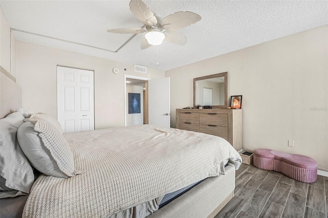 bedroom with ceiling fan, a closet, and a textured ceiling