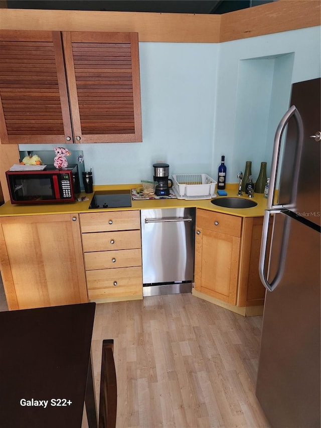 kitchen featuring sink, stainless steel appliances, and light wood-type flooring