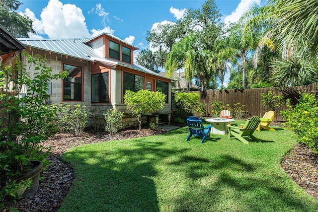 view of yard featuring an outdoor fire pit