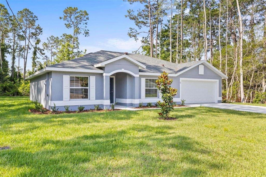 ranch-style house featuring a front lawn and a garage