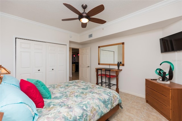 bedroom featuring light tile patterned flooring, a closet, ornamental molding, and ceiling fan